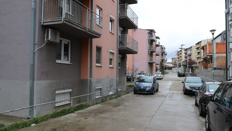 SVAKI DAN PLAKALA NA STEPENICAMA, A ONDA JE NESTALA Komšije sa Zvezdare progovorile o majci zlostavljane devojčice