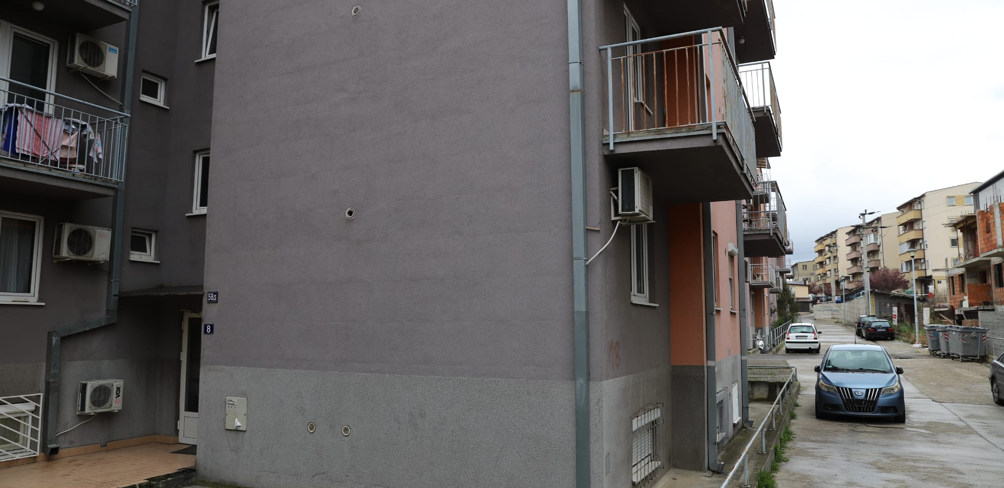 SVI SE PRAVE LUDI Uroševe komšije promenile ploču, juče niko nije hteo da prizna da je ikada čuo zapomaganje iz stana broj 12: Drogirao je ćerku, zato je ćutala u kadi?!