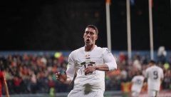 SRBIJA SLAVI DUCIJA Pogledajte kako je Vlahović majstorijom u poslednjim sekundama matirao Crnogorce u Podgorici (VIDEO)