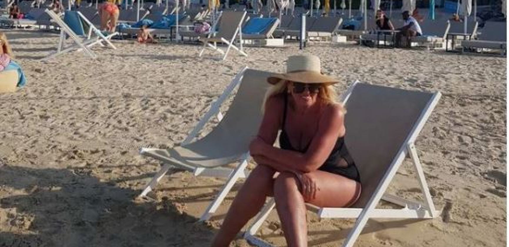JEDNA OD NAJBOGATIJIH PEVAČICA SE SKINULA U DUBAIJU Vrelim kadrovima usijala društvene mreže, a svi komentarišu ovo (FOTO)