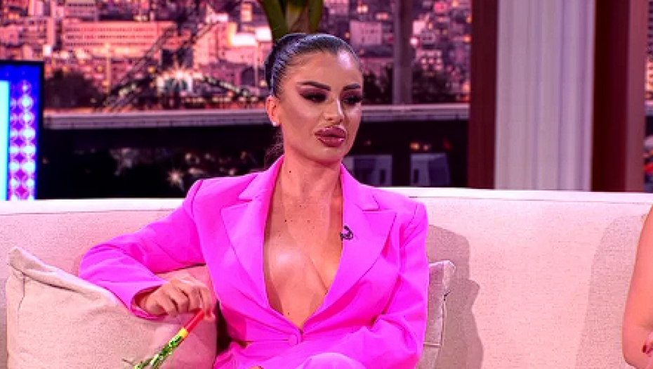 ĆERKA CRNA, ONA PLAVA Sanja Grujić fizički ne podseća na svoju majku, ali ovo je povukla na nju!