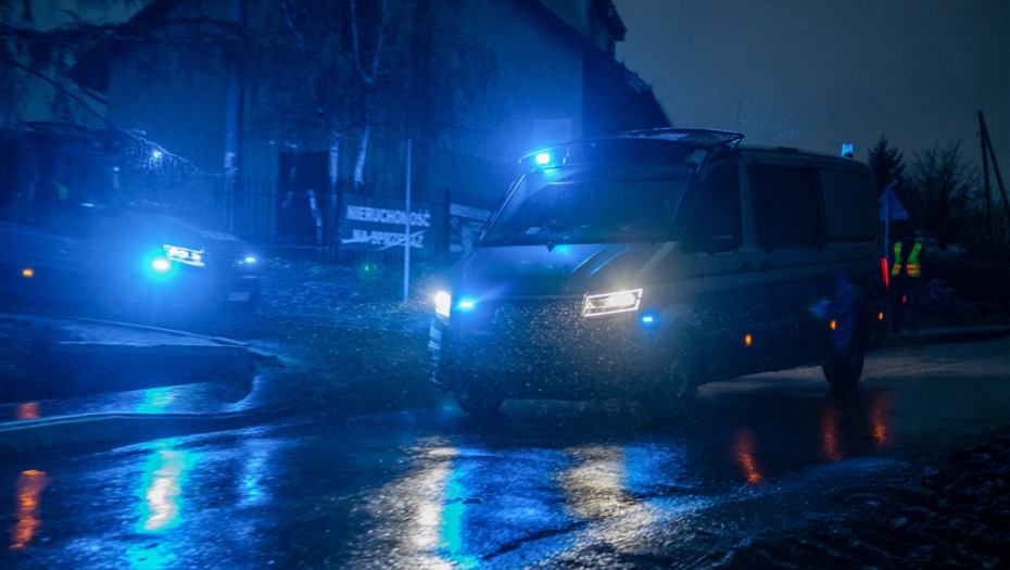 PUCNJAVA ISPRED BANKE Na licu mesta nalazi se veliki broj policije