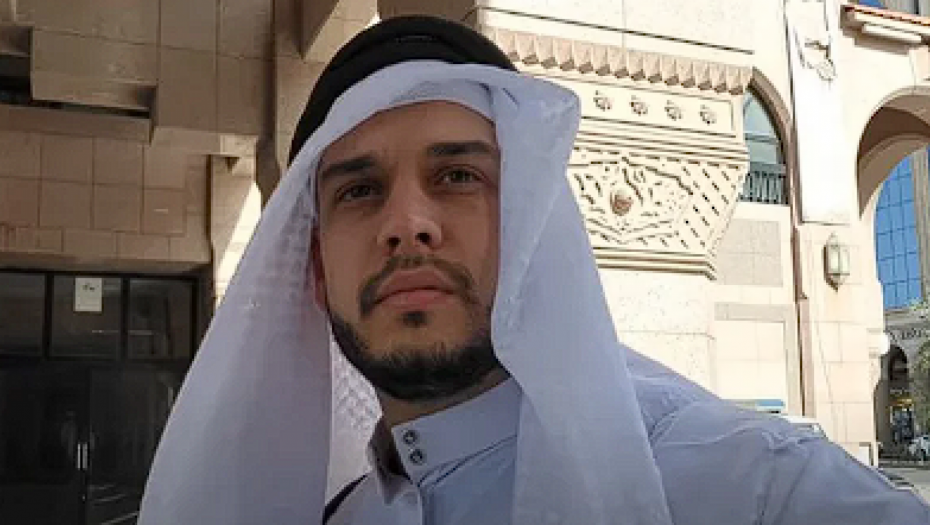 POTEZOM ODUŠEVIO MNOGE Dejan Dragojević pokazao šta radi u Meki, pa uputio poruku sa ovog svetog mesta