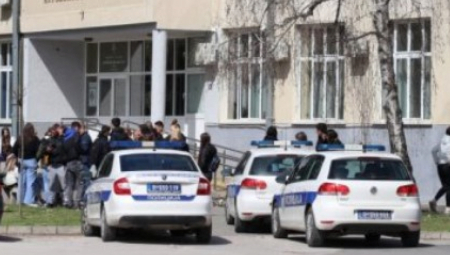 ĐACI I NASTAVNICI SU POČELI JAKO DA KAŠLJU Identifikovan učenik osumnjičen za bacanje suzavca u školama u Novom Pazaru