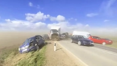 SAVETI ZA VOZAČE U slučaju peščane oluje ili neke druge nepogode: Uključi sva četiri, pa beži iz auta!