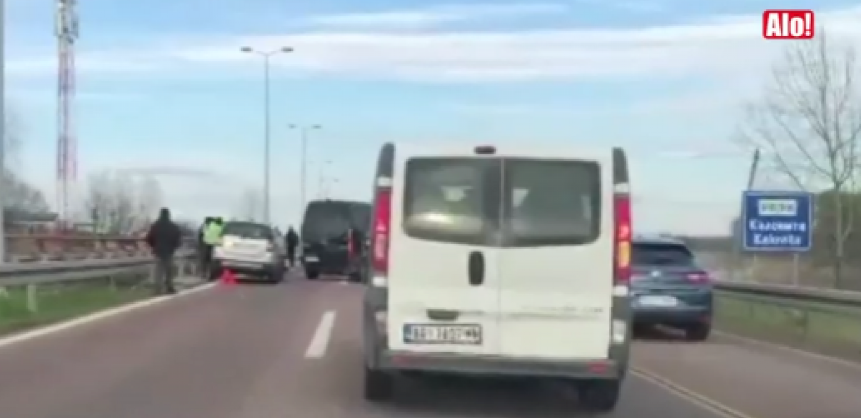 SLUPANA TRI AUTOMOBILA I KOMBI, STVORILA SE VELIKA GUŽVA Lančani sudar na Pančevačkom putu! (VIDEO)
