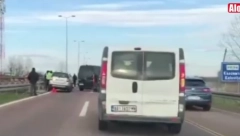 SLUPANA TRI AUTOMOBILA I KOMBI, STVORILA SE VELIKA GUŽVA Lančani sudar na Pančevačkom putu! (VIDEO)