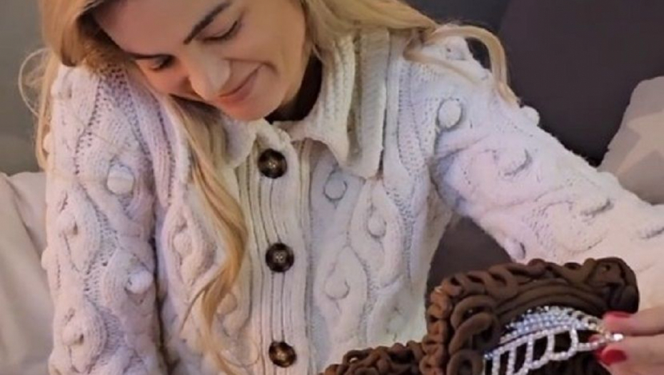 SELO MOJE LEPŠE OD PARIZA Milica Pavlović biciklom obilazi njive i bašte rodnog Bunibroda FOTO