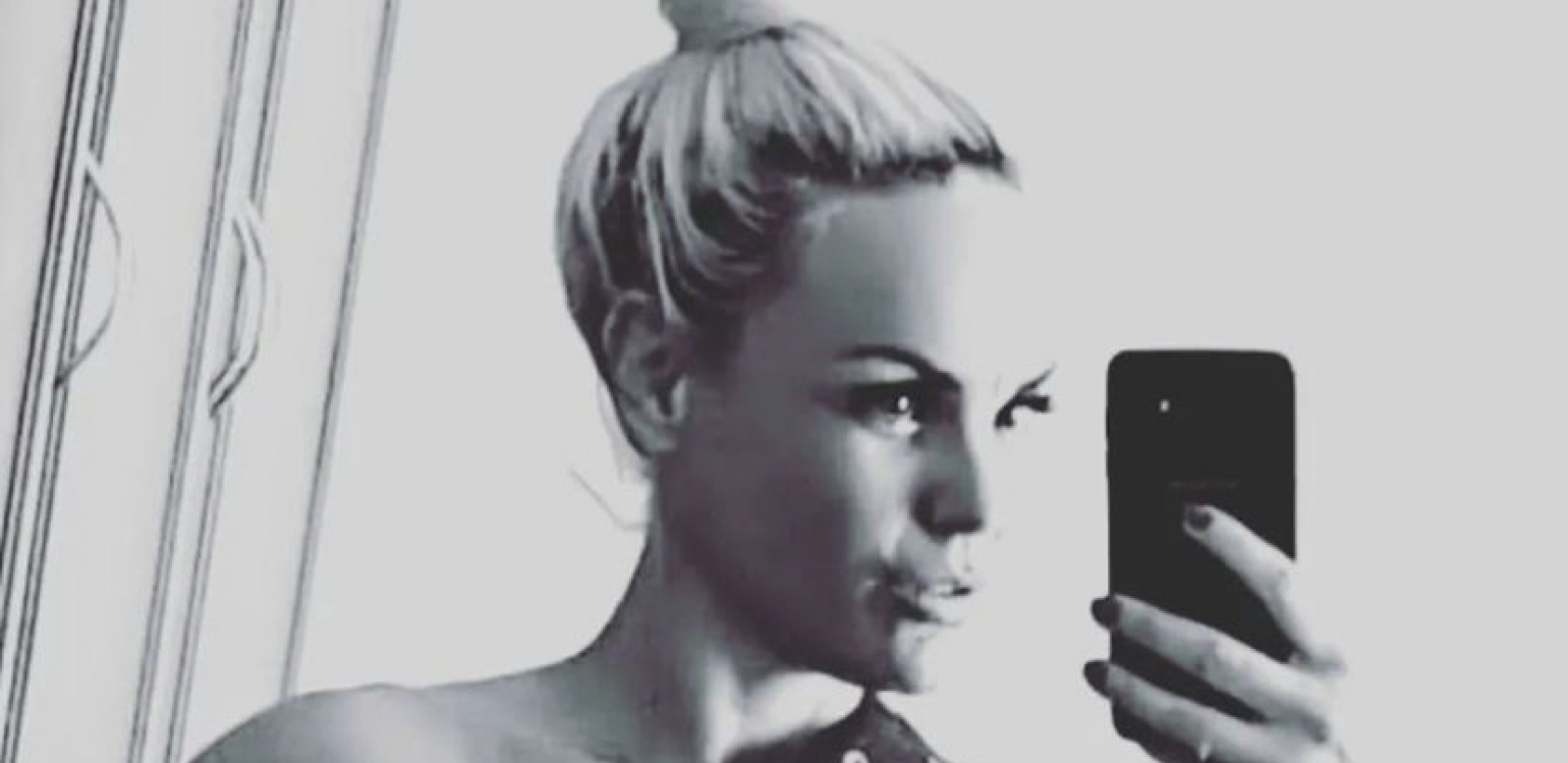 "POLOMLJENE OBE NOGE, KRV, ZAVOJI" Bivša voditeljka  i rijaliti zvezda završila u gipsu, oglasila se i otkrila šta se desilo! (FOTO)