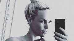 "POLOMLJENE OBE NOGE, KRV, ZAVOJI" Bivša voditeljka  i rijaliti zvezda završila u gipsu, oglasila se i otkrila šta se desilo! (FOTO)