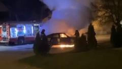 BMW U PLAMENU! Zapalio se automobil u Zrenjaninu!