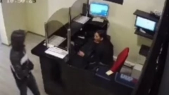 PLJAČKA U PRIJEDORU KAKVA SE RETKO VIĐA: Pogledajte komičan snimak - Dobar dan, ovo je pljačka (VIDEO)