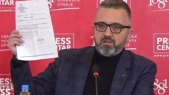 PRINCIP Kao što je i obećao, Dragan J. Vučićević juče otišao u zatvor zbog verbalnog delikta: Podrška: Vučko što pre da bude pušten iz zatvora