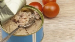 KOJA KONZERVA JE ZDRAVIJA Tunjevina u ulju ili u vodi, iznenadiće vas razlika, a nema veze sa cenom