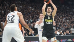 PARTIZAN SKINUO KRUNU KRALJU, BRUTALNA IGRA ZA TOP 8 Crno-beli u paklu "Arene" oborili rekord Evrolige po poseti, pobedili Real i napravili džinovski korak ka plej-ofu