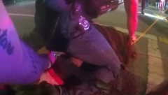PRIKOVALI GA ZA TLO, DRŽALI ZA GLAVU, VEZALI MU RUKE I NOGE, POLICIJA U ŠOKU Filmsko hapšenje u Americi