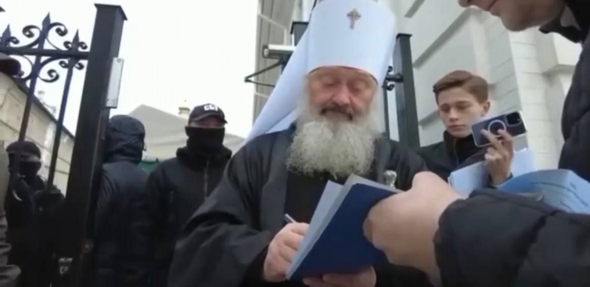 SBU KRENUO U AKCIJU! Mitropolit Kijevsko-pečerske lavre na udaru ukrajinskih bezbednjaka (FOTO/VIDEO)