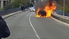 DRAMA NA BANOVOM BRDU Eksplodirao automobil nasred ulice? Saobraćaj obustavljen! (VIDEO)