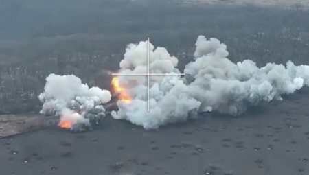 RUSKO ORUŽJE U AKCIJI Teški bacač plamena zagrmeo u okolini Avdejevke (VIDEO)