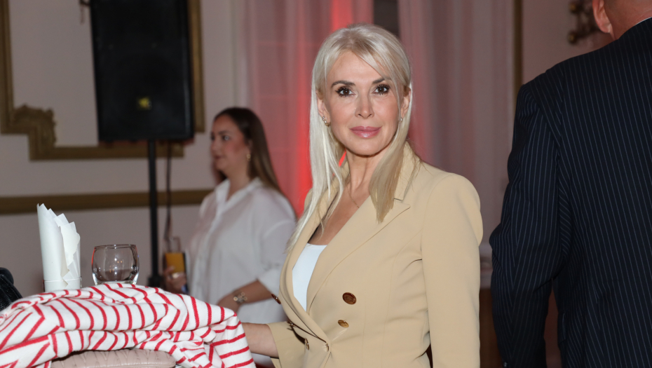OVA VANSERIJSKA BOMBETINA JE ĆERKA OLIVERE JOVIĆEVIĆ Pre par godina ostala bez oca, voditeljka ostala sama s njom, mučki se borila (FOTO)