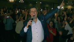 ENES BEGOVIĆ OVOM PESMOM NAPRAVIO VELIKU KARIJERU Pevač otkriva da je veliki hit otpevao za 15 minuta