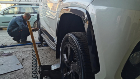 OVO JE POSAO KOJI CVETA U APRILU Bratislav zasukao rukave, ali najavljeni sneg i kiša malo su odložili dolazak vozača (FOTO)