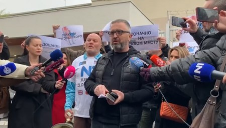 VUČIĆEVIĆ PREDAO DOKUMENTA NA PRIJAVNICI ZATVORA! Glavni urednik Informera otišao na šestomesečnu robiju! (VIDEO)