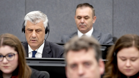 "NAŠLI SMO MRTVOG STARCA VEZANOG LISICAMA" Oficir KFOR-a progovorio na suđenju Tačiju i njegovim krvnicima