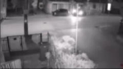 ZAKUCAO SE LJUDIMA U KUĆU Punim gasom kroz raskrsnicu! (VIDEO)