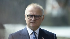 "PRVI PUT U ISTORIJI RATOVANJA NAMERNO JE RAKETIRAN JEDAN MEDIJ" Vesić se oglasio povodom godišnjice bombardovanja zgrade RTS-a: Zašto?