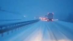 SAOBRAĆAJNA NEZGODA NA AUTO-PUTU KOD TAKOVA Na prevoju Vrnčani zbog udesa obustavljen saobraćaj