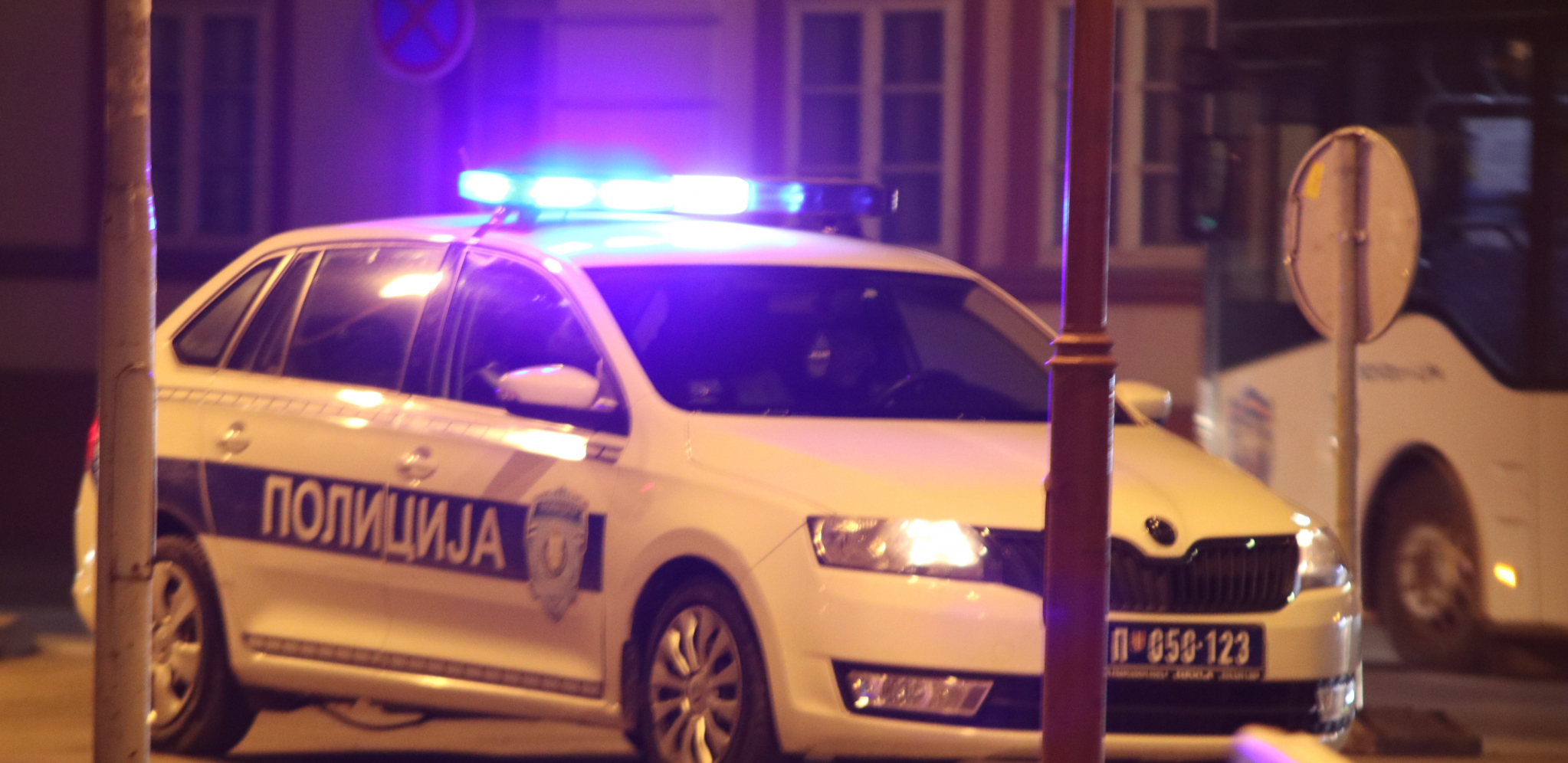 MUŠKARAC POTEGAO PIŠTOLJ NA POLICIJU?! Osumnjičeni savladan u Zrenjaninu