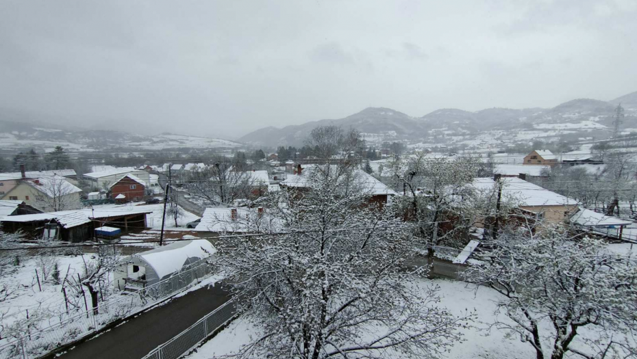 Drveće padalo na decu, šleperi sletali s puta!