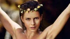 SRBIJA JE BILA HIPNOTISANA NJENIM IZGLEDOM, A ONDA U JEKU SLAVE NESTALA Šokantno kako danas izgleda naša čuvena glumica koja se skinula za "Plejboj" (FOTO)