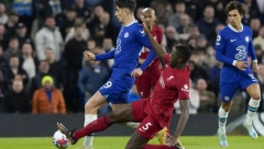 KAD SE SASTANU DVA LOŠA - DOBIJETE JOŠ GORI DERBI Liverpul i Čelsi se takmičili ko je gori, na kraju je trka izjednačena