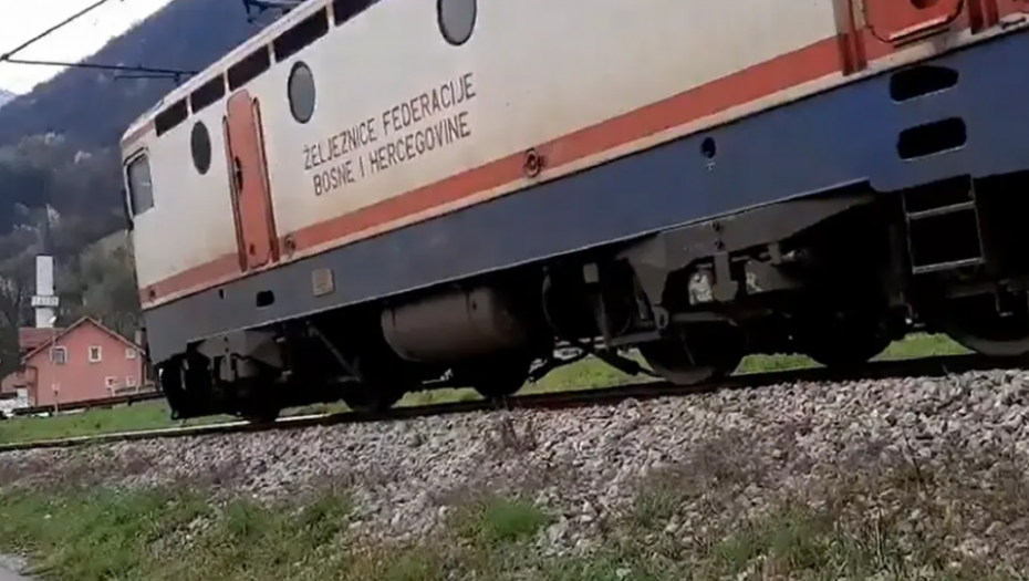 VOZ USMRTIO DEVOJČICU (11) KOD ZENICE Prvi snimci sa mesta tragedije (VIDEO)