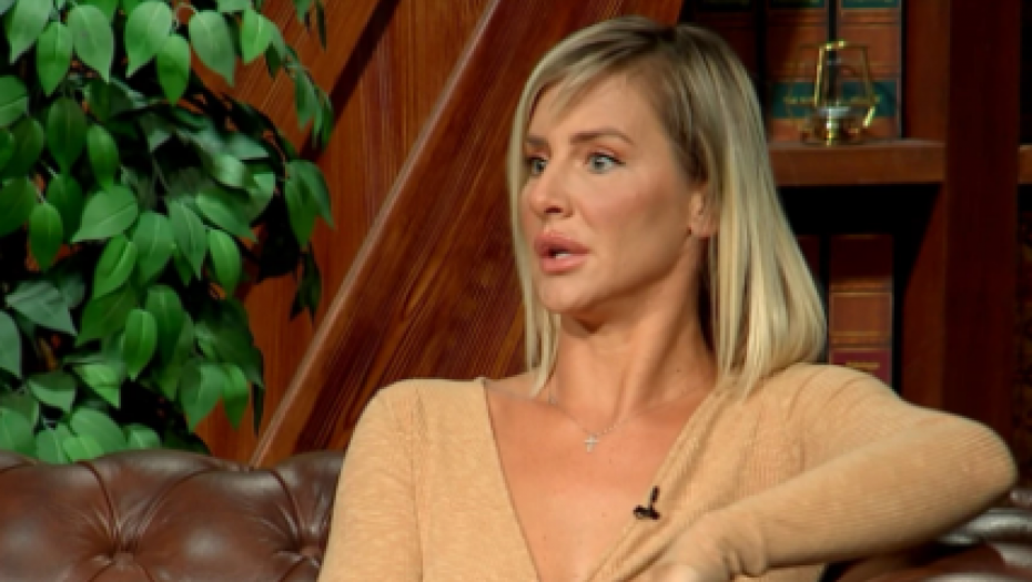 PROPAO JOJ POSAO NA ONLI FANSU! Nakon što je prodava svoje nage fotografije, Milica Dabović našla je novi način da zaradi  novac