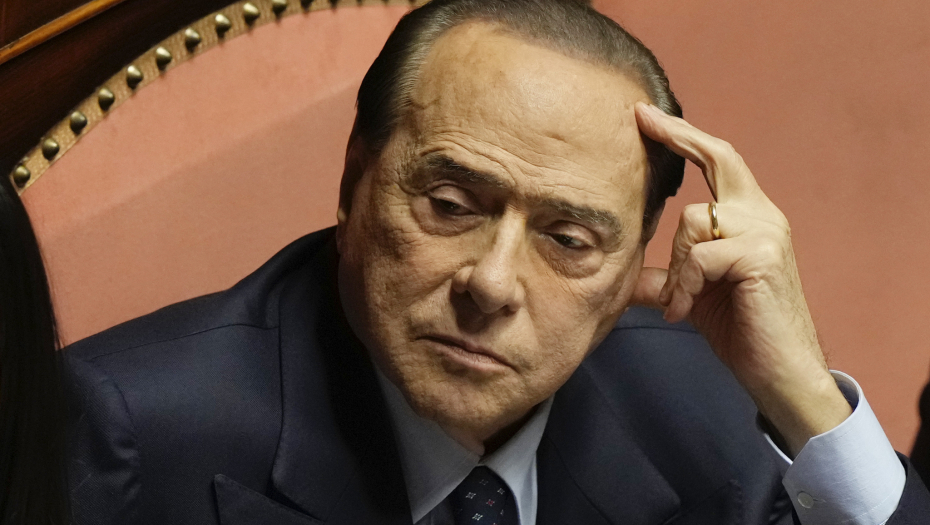 KRENULI TATINIM STOPAMA? Italija na nogama: ''Berluskonijevi se pripremaju''