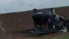 TEŠKA SAOBRAĆAJKA U DOROSLOVU Auto se isprevrtao i završio u njivi!