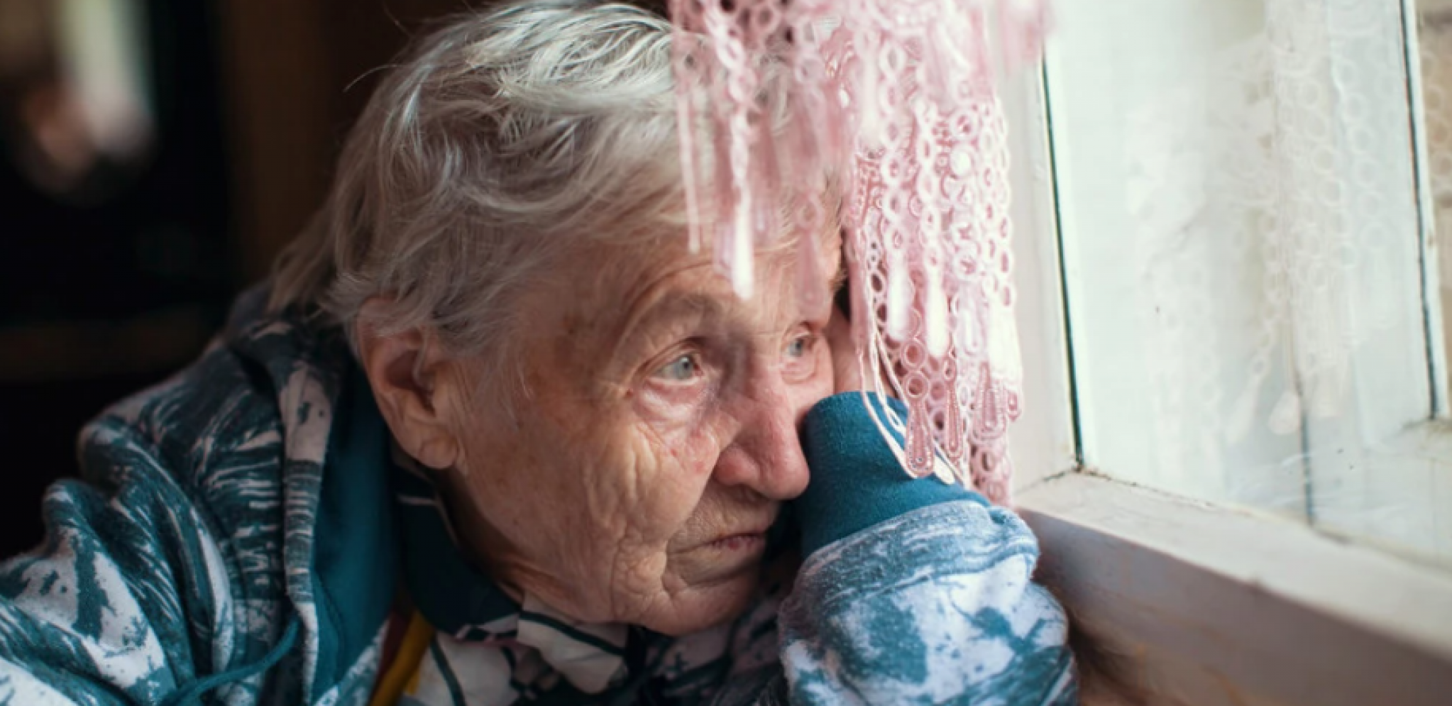 STRGLI SU MI BURMU POKOJNOG MUŽA I PRETUKLI ME Bolna ispovest starice iz Bečeja kojoj je troje provalnika upalo u kuću