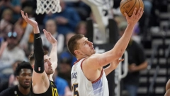 JOKIĆ OSTVARIO DABL-DABL UPRKOS PORAZU Denver izgubio u gostima, "Džoker" napravio neverovatan potez u prvoj sekundi meča (VIDEO)