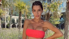 OD PREDRAGA NI TRAGA NI GLASA Ana Rajković zasenila sve na svadbi Marije Mikić, grudi samo što joj ne ispadnu (FOTO)