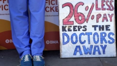 BRITANSKI LEKARI STUPILI U ŠTRAJK: Od vlade traže samo jedno!