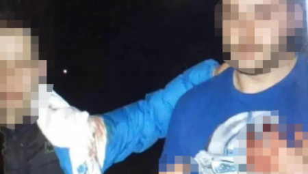 MOMKU POLOMILI RUKE I VILICU, PA SE SLIKALI KRVAVIH RUKU I HVALILI Ovo su siledžije iz Mokrina (FOTO)