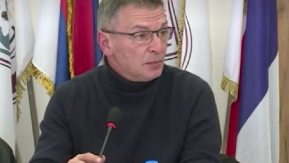 PONELA SAM TI VINJAK! Pokopala Ćutu usred sastanka, hteo da iskoči iz kože! (VIDEO)