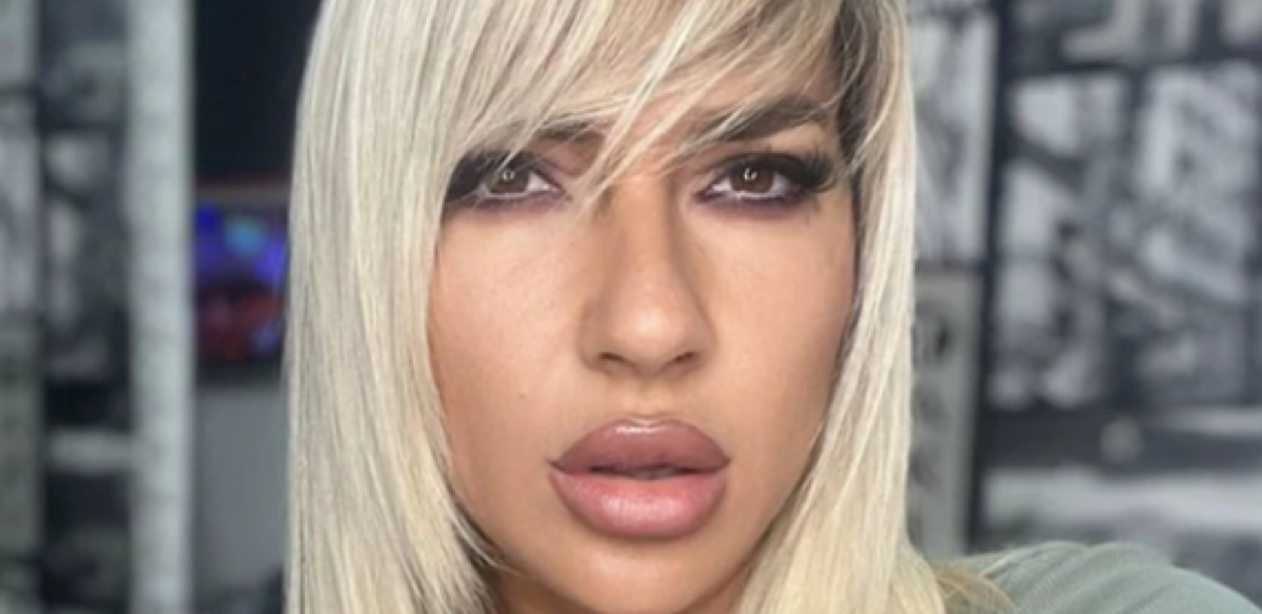 JOVANA JEREMIĆ U BRUSU JAŠE KONJA Voditeljka iznenadila sve ovim potezom, pa joj se desio peh zbog kog je umalo pokazala previše! (FOTO)