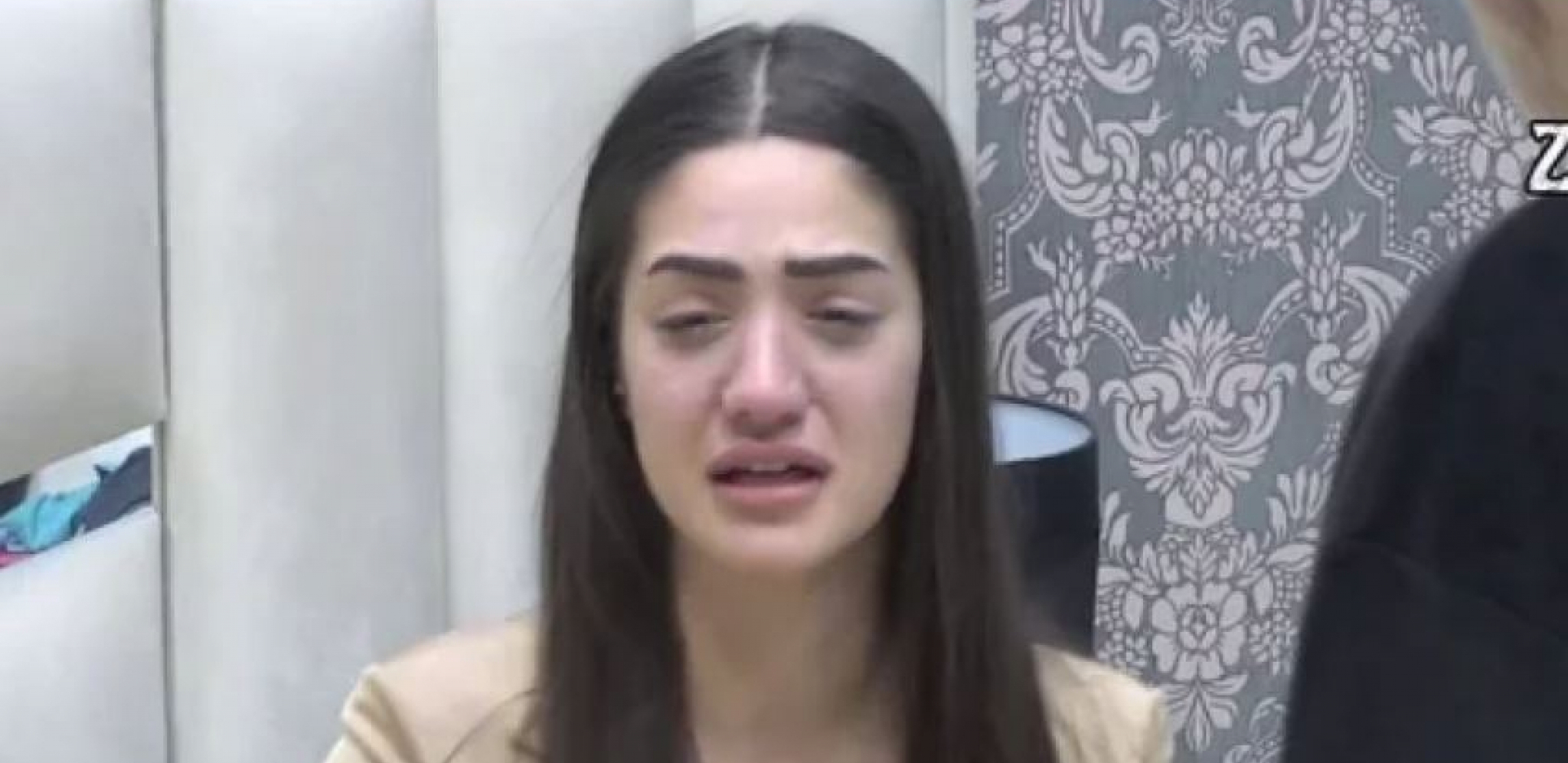 ANĐELA DOBILA NERVNI SLOM NAKON SAZNANJA DA JOJ ZVEZDAN I ANA RADE IZA LEĐA Slavnić krvnički nasrnuo na nju, Đuričićeva najavila haos! (VIDEO)
