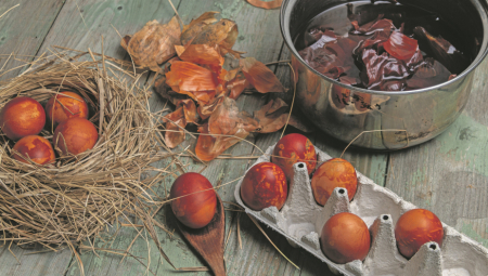 TRADICIJA ČUVA SVEŽINU Ovo morate znati, ako želite da vam jaja budu zdrava i sveža: Kuvajte ih u lukovini i mažite ih mašću!