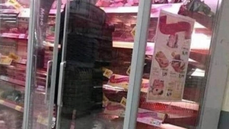 VISOKE CENE, PA NE VIDI! Društvene mreže bruje o gospođi koja je u marketu ušla u frižider - šta to radi? (FOTO)