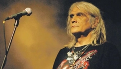 ODREKAO SE SVIH POROKA Bora Đorđević je rešio da promeni svoj život iz korena, a za to je zadužena žena